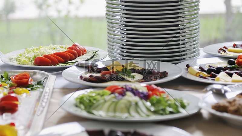 餐饮供应链系统的隐秘分化：谁在定义后厨的数字化边界